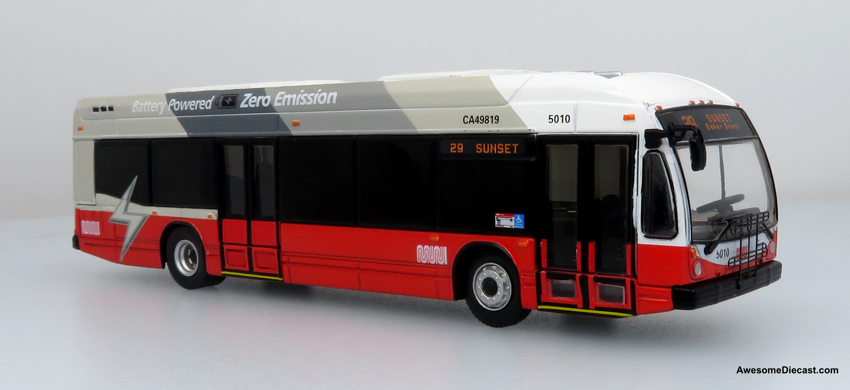 Iconic Replicas 1:87 Nova Bus LFSe Transit Bus: San