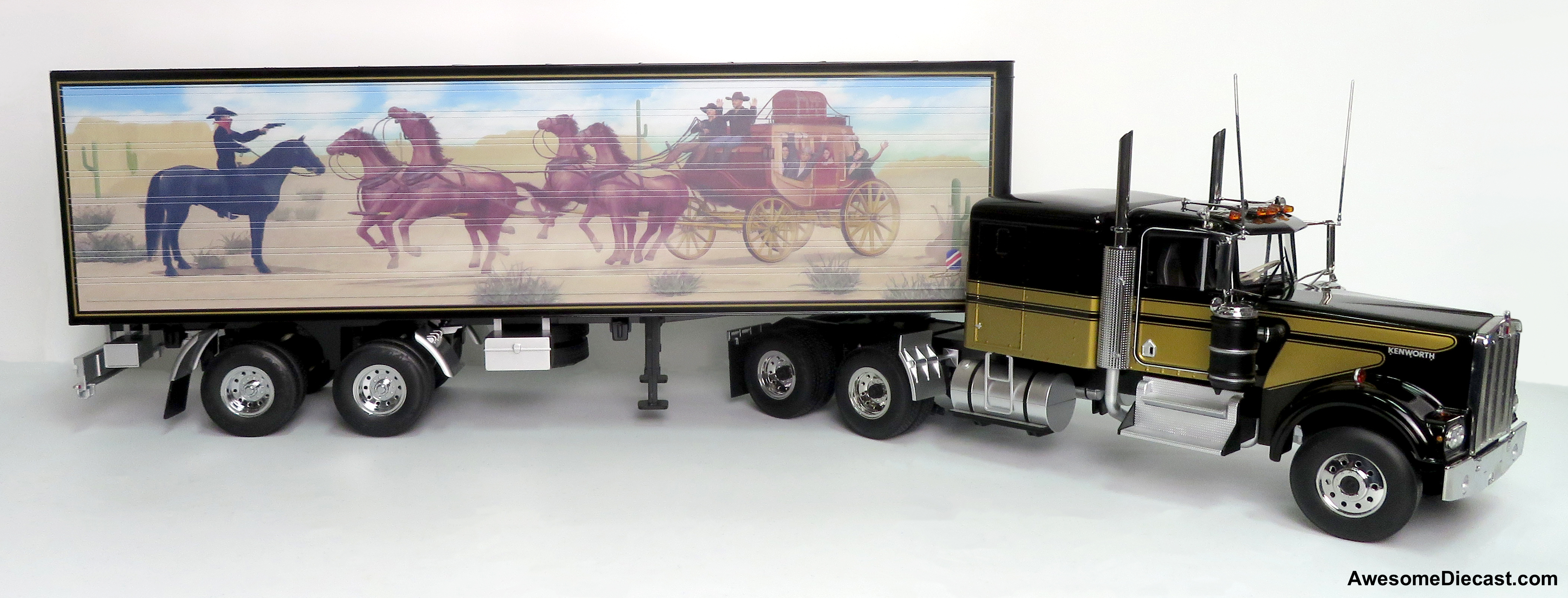 Road Kings 1:18 1977 Kenworth W900A Tractor & Trailer: Smokey and