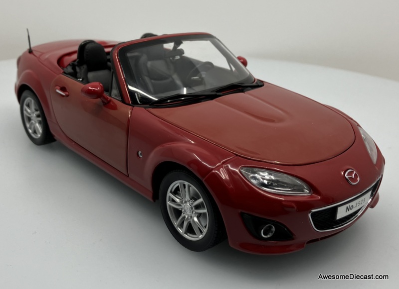 2005 Mazda MX-5 Convertible (3rd Generation), Red 1:18 Diecast