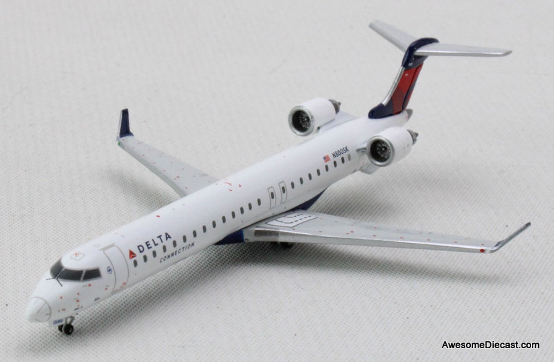 Bombardier CRJ900: Delta Connection/Skywest (Reg# N800SK) 1:400 Diecast Model Plane by Gemini Jets