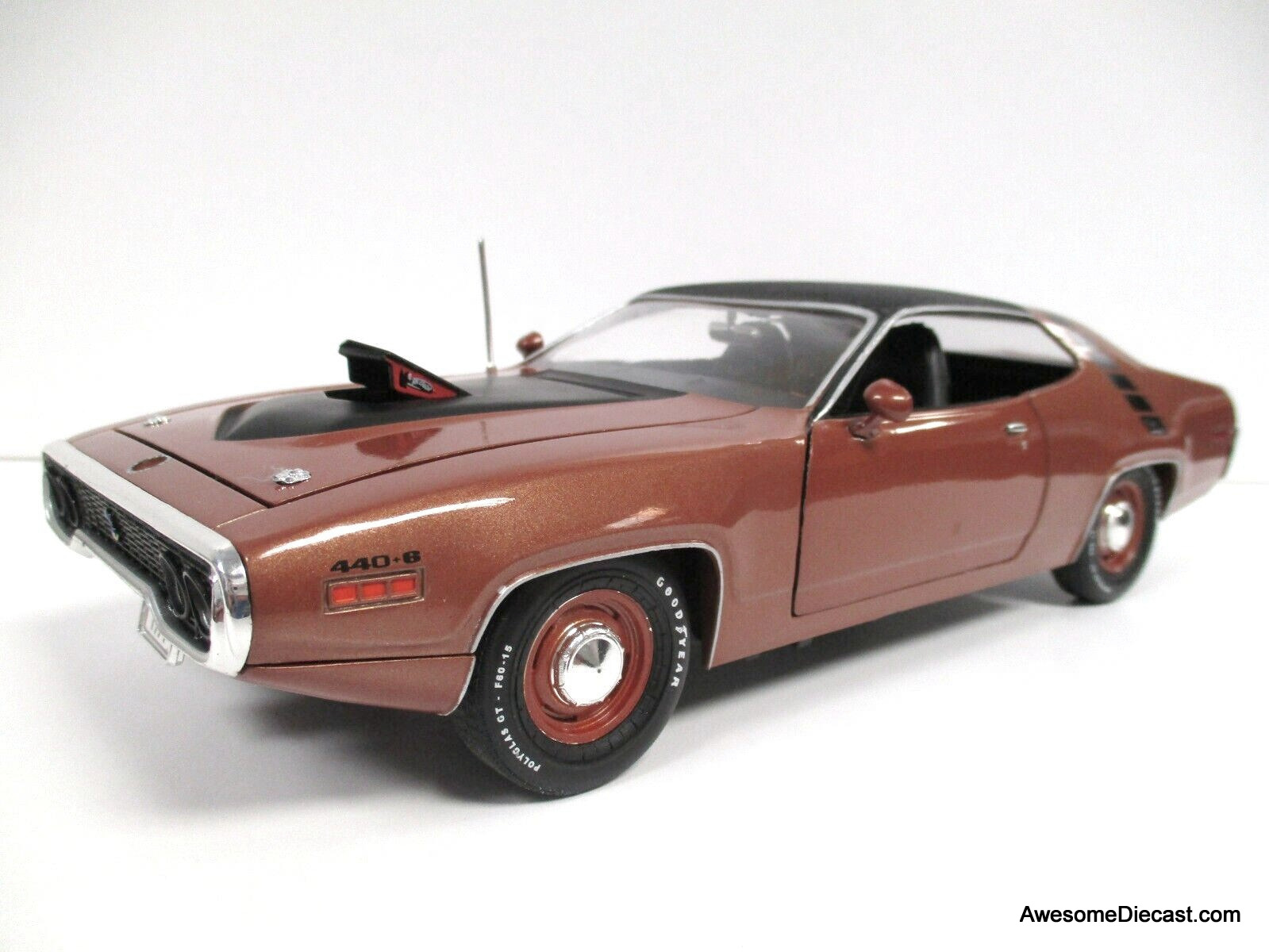 1971 Plymouth Road Runner 1:18 American Muscle, Copper Metallic Diecast Model by Ertl