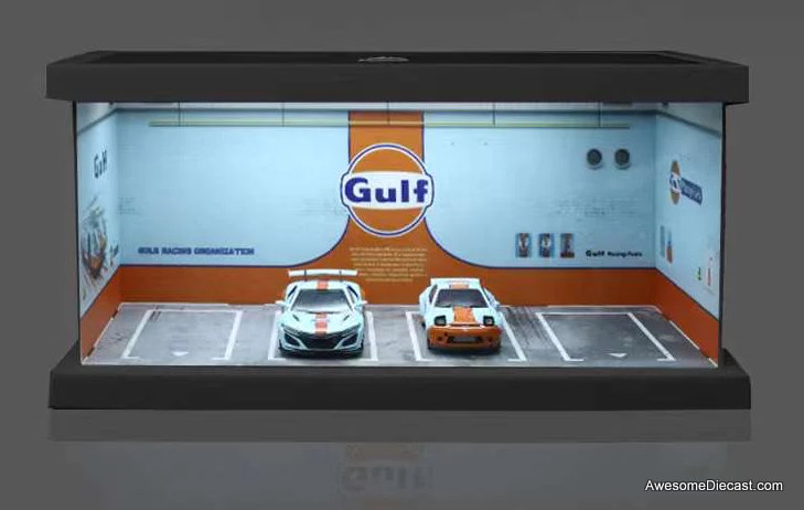 Gulf 4 Car Parking Scene w/Lighting & Protective Dust Cover 1:64 Diorama by MoreArt