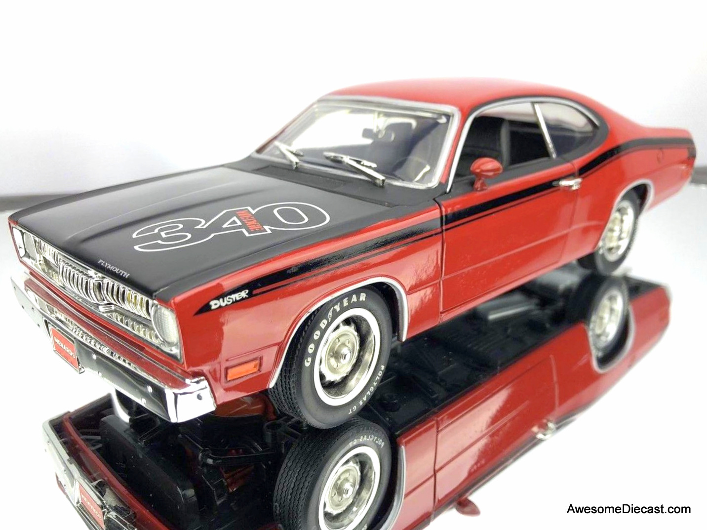 ミニカー AMERICAN MUSCLE 1971 PLYMOUTH DUSTER 340 1971 Plymouth Duster 340 - Red/Black 1:18 Diecast Model by