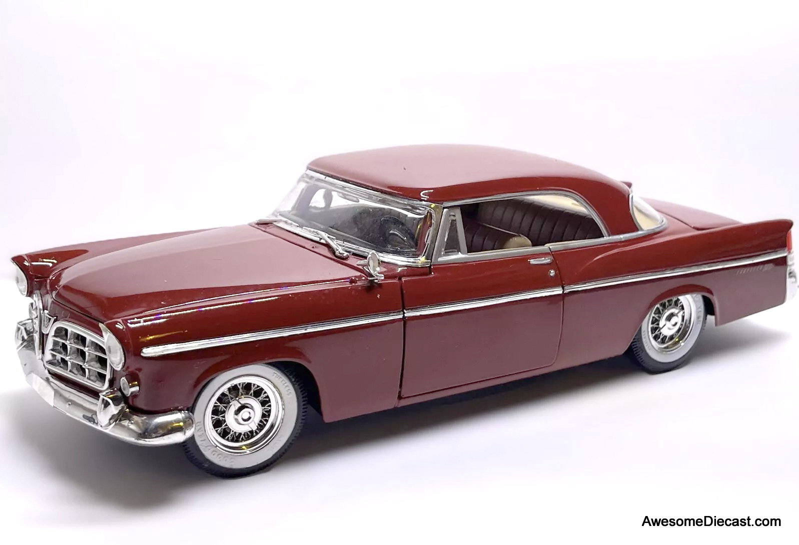 Maisto Chrysler 300B (1956) ミニカー 1956 Chrysler 300B, Maroon 1:18 Diecast Model Car by Maisto