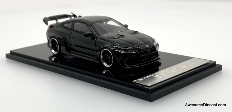 BMW M4 (G82) Wide Body, Black/Carbon Fiber 1:64 Diecast Model Car by Street Warrior