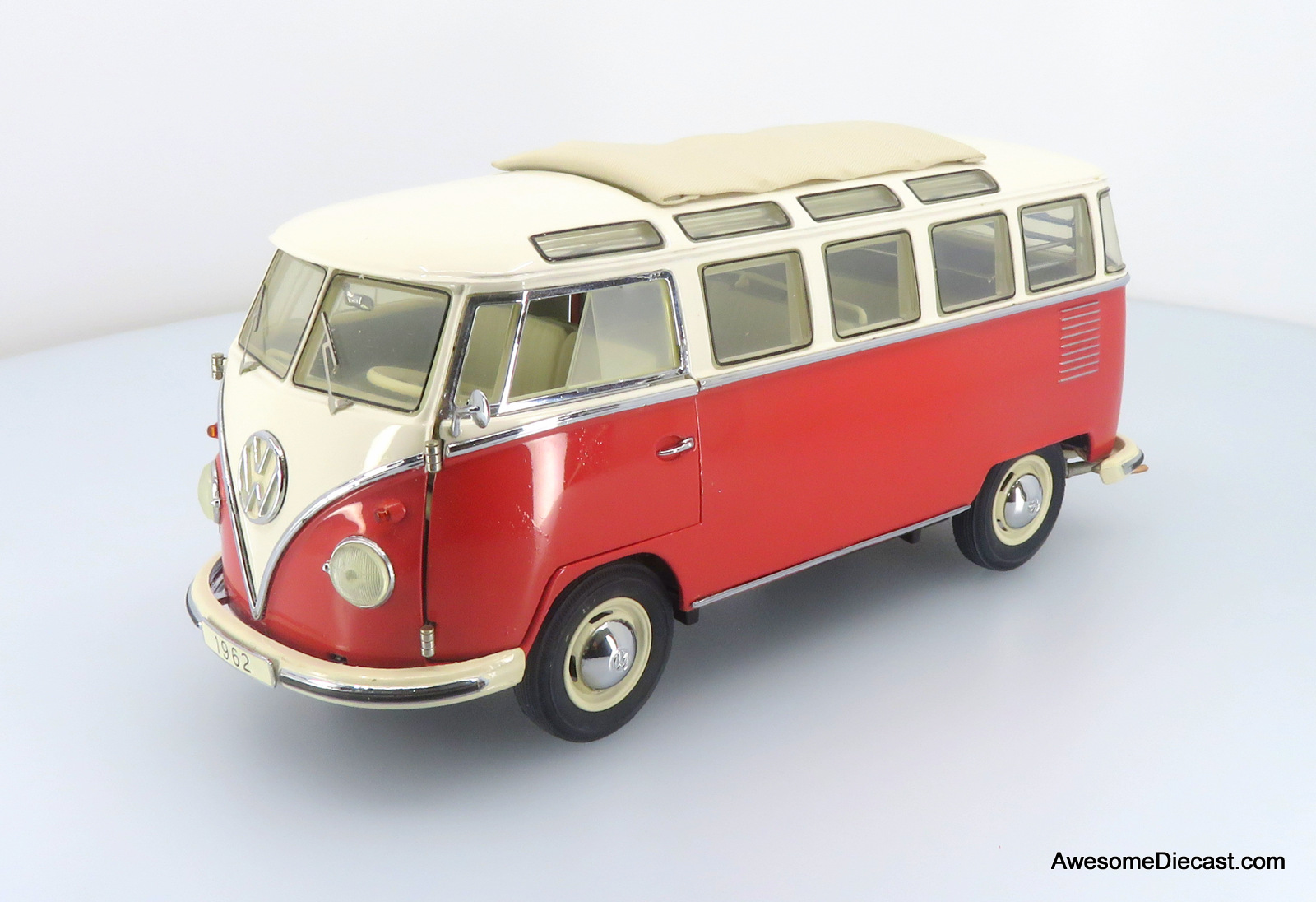 Volkswagen Microbus 1/24 赤白 1962 Volkswagen Microbus - Red/Cream 1:24 Diecast Model by