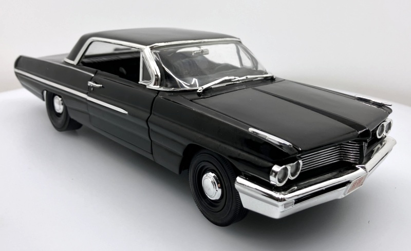 1962 Pontiac Catalina 421 SD, Black 1:18 Diecast Model by American
