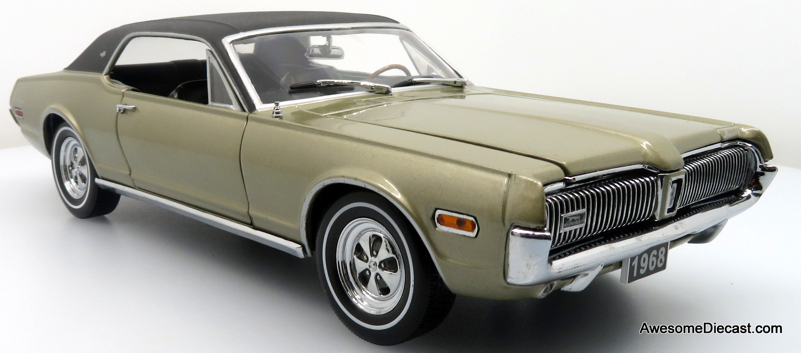 1968 Mercury Cougar XR7, Champagne 1:18 Model Car Replica by