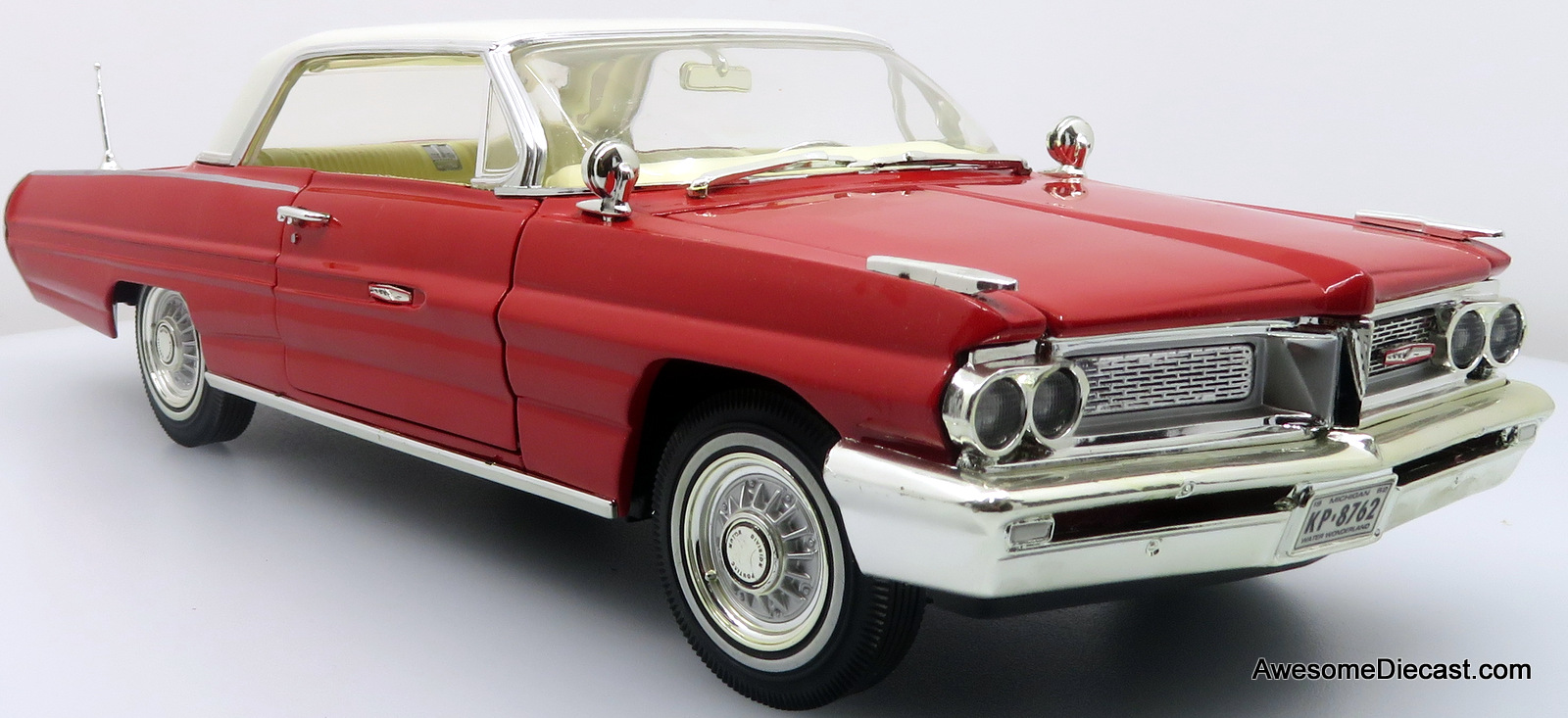 1962 Pontiac Grand Prix, Two-Tone Red & White 1:18 Diecast Model Car by American Muscle