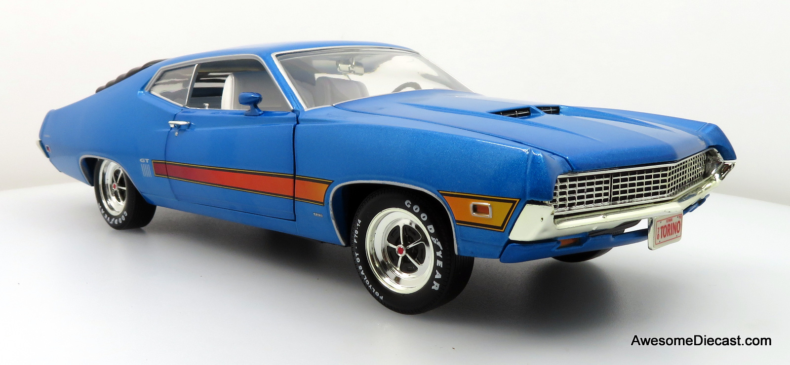 アメリカンマッスル 1/18 1970 Ford Torino GT ミニカー RARE!! 1970 Ford Torino GT, Metallic Blue 1:18 Diecast Model