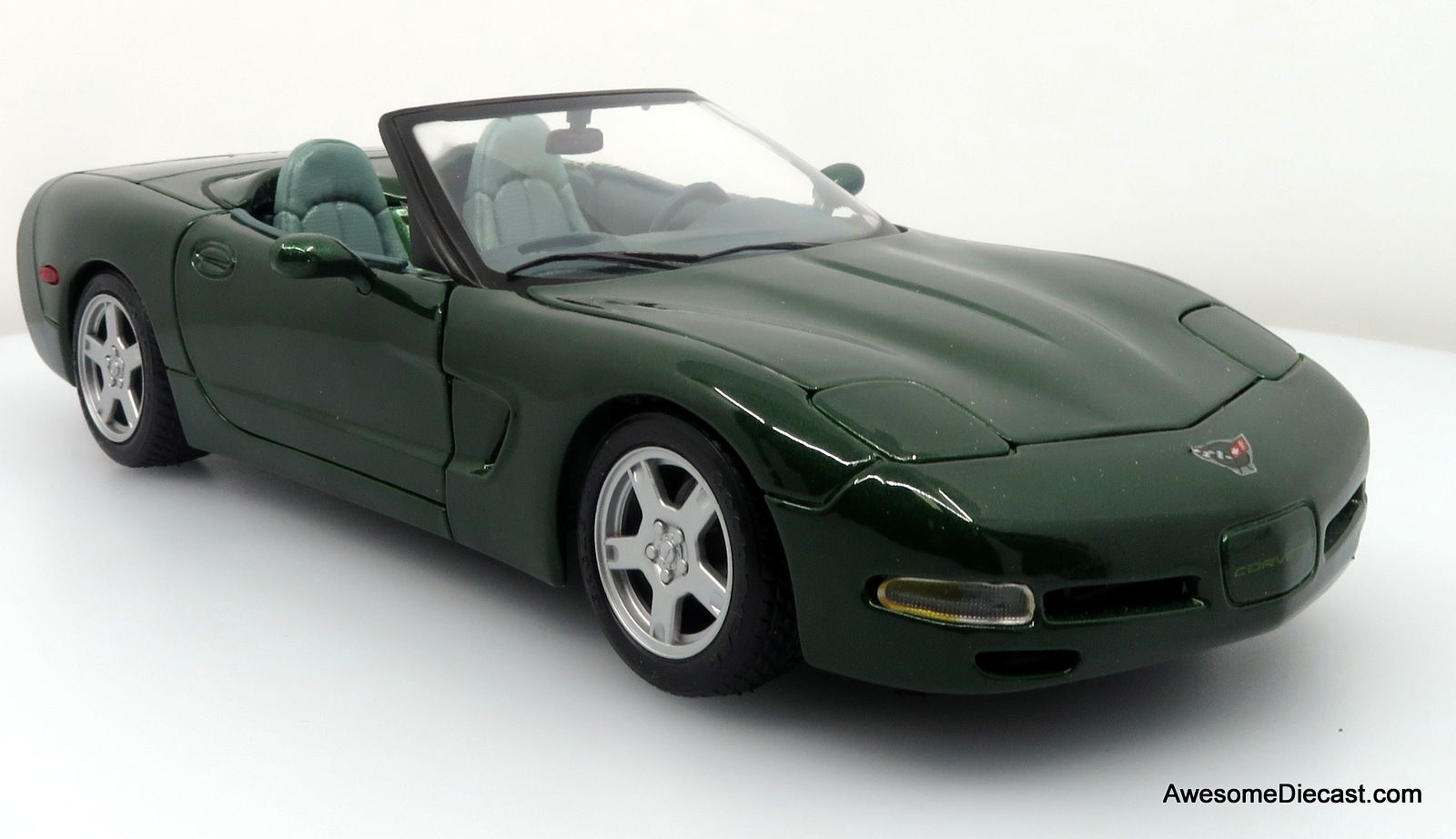 1998 Corvette Convertible, Green 1:18 Diecast Model Car by Maisto