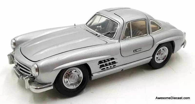 1955 Mercedes 300 SL Gullwing, Silver 1:24 Diecast Model Car by Franklin Mint