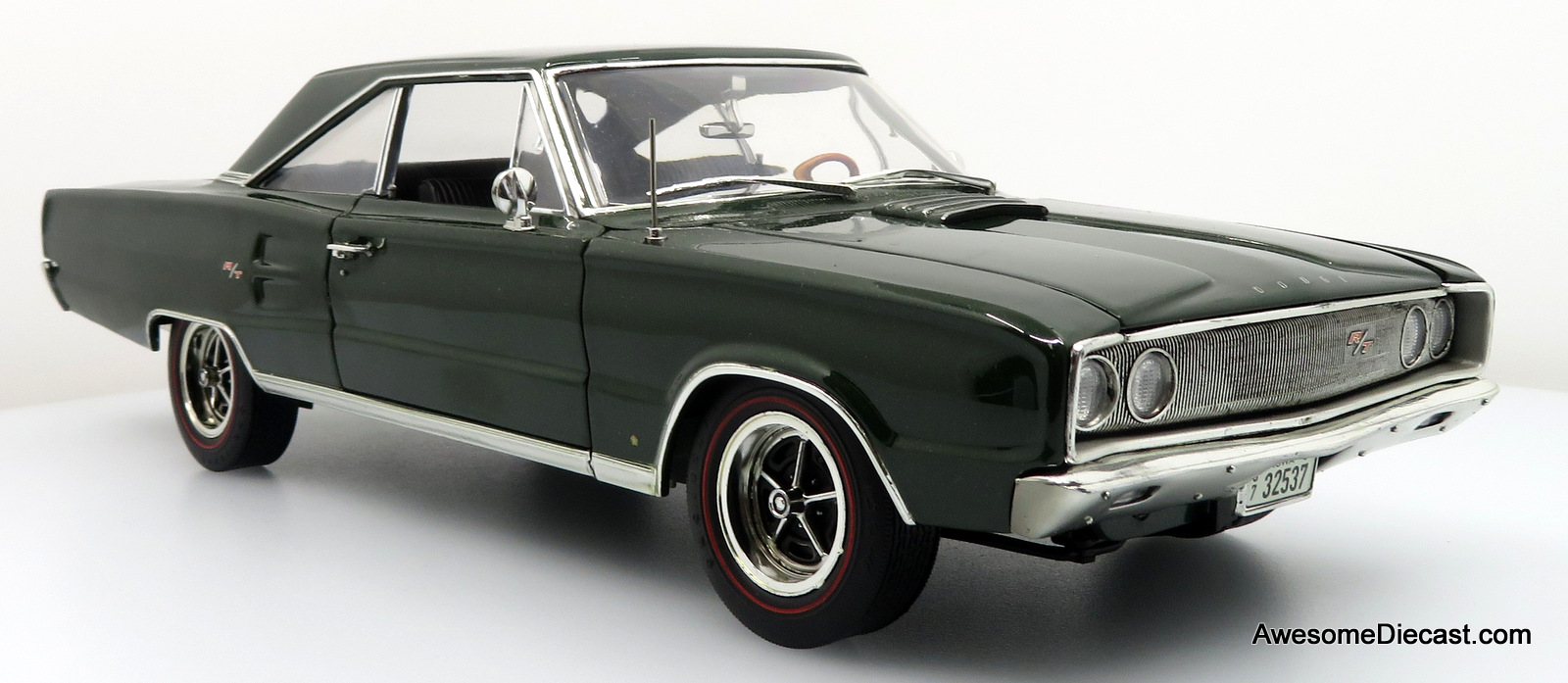 1967 Dodge Coronet R/T, Green 1:18 Diecast Model Car by Highway 61