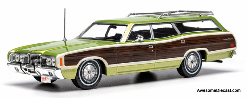 1972 Ford LTD Country Squire, Metallic Green/Woodgrain Style Panel 1:43 Diecast Model Car by IXO