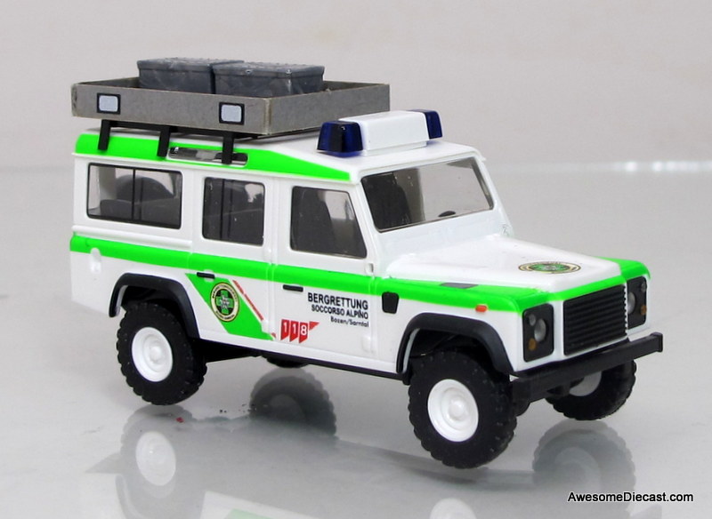 Busch 1:87 Land Rover Defender - Mountain Rescue