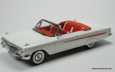 Goldvarg Collection 1:43 1961 Chevrolet Impala Convertible, White