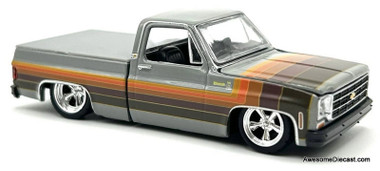 1978 Chevrolet C10 Silverado Squarebody Pickup Truck, Cool Gray 1:64 Diecast Model Truck by M2 Machines