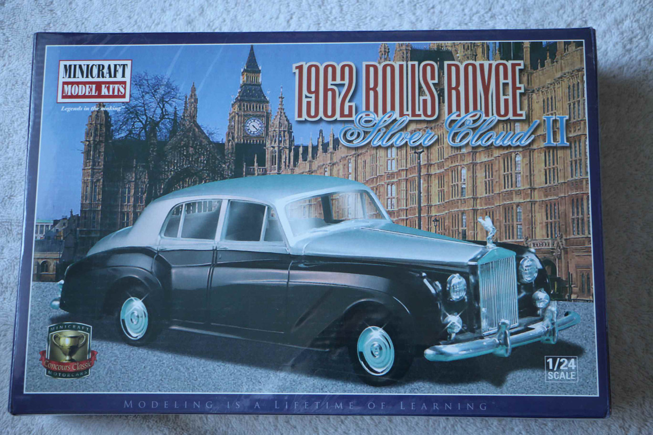 MIN11209 - Minicraft - 1/24 1962 Rolls Royce Silver Cloud