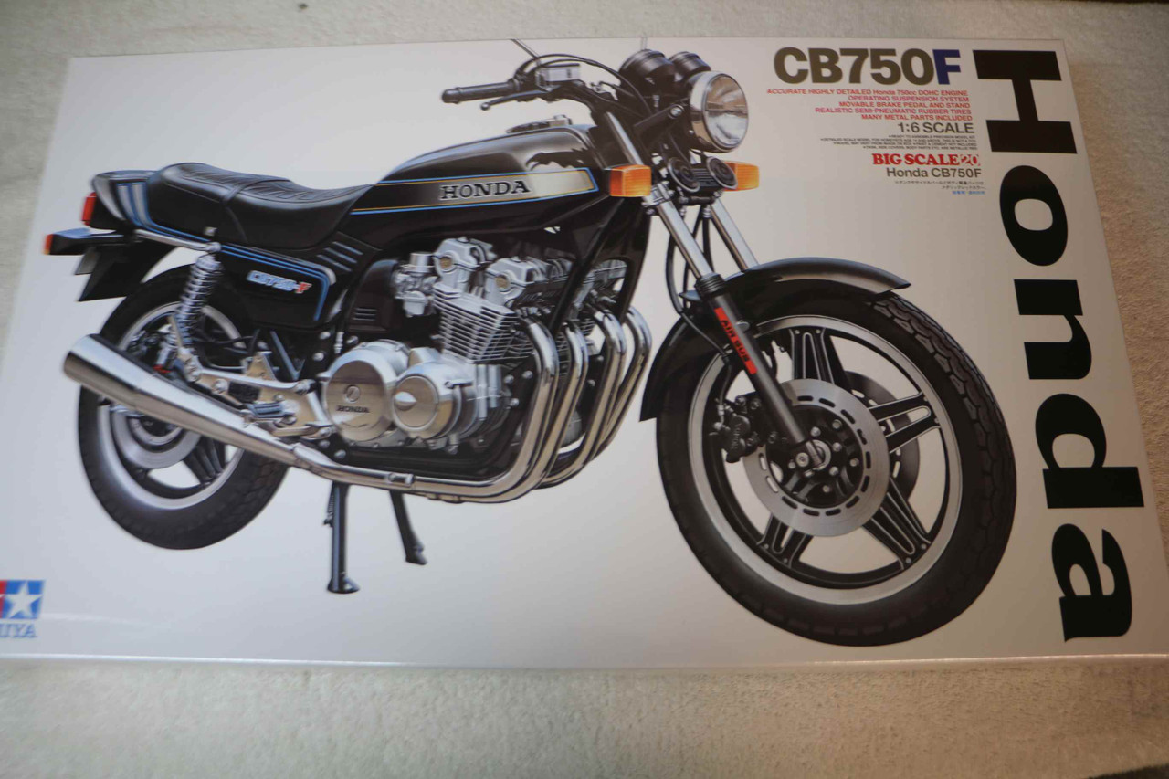 TAM16020 - Tamiya - 1/6 Honda CB750F