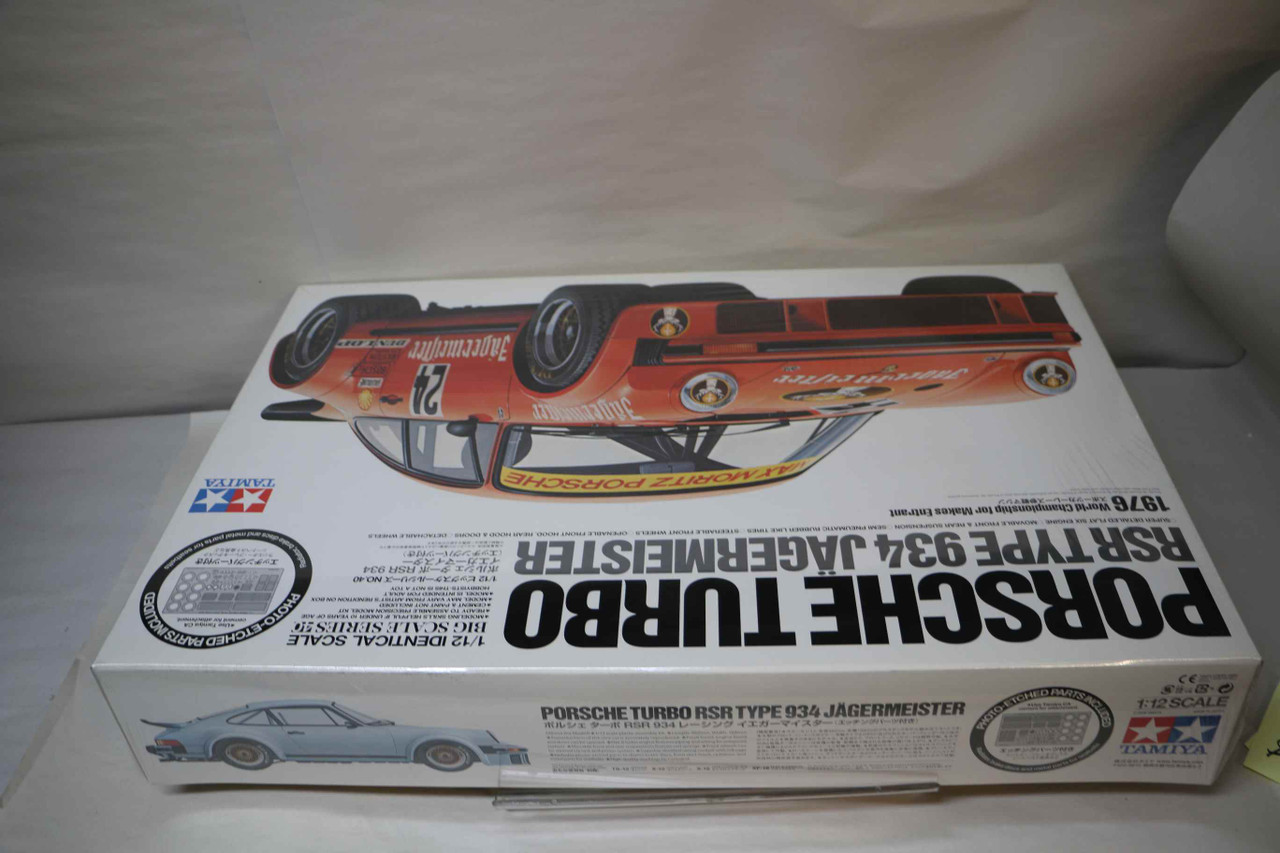 TAM12040 - Tamiya - 1/12 Porsche 934 RSR w/photo etch
