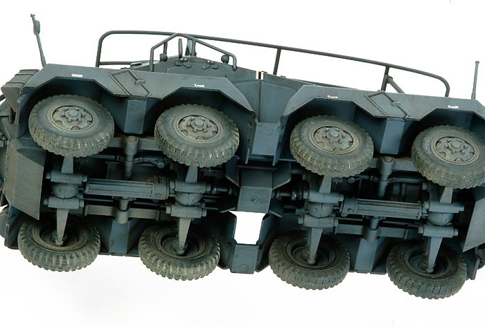 TAM32574 - Tamiya - 1/48 German 8-Wheeled Heavy Armored car Sd.Kfx.232
