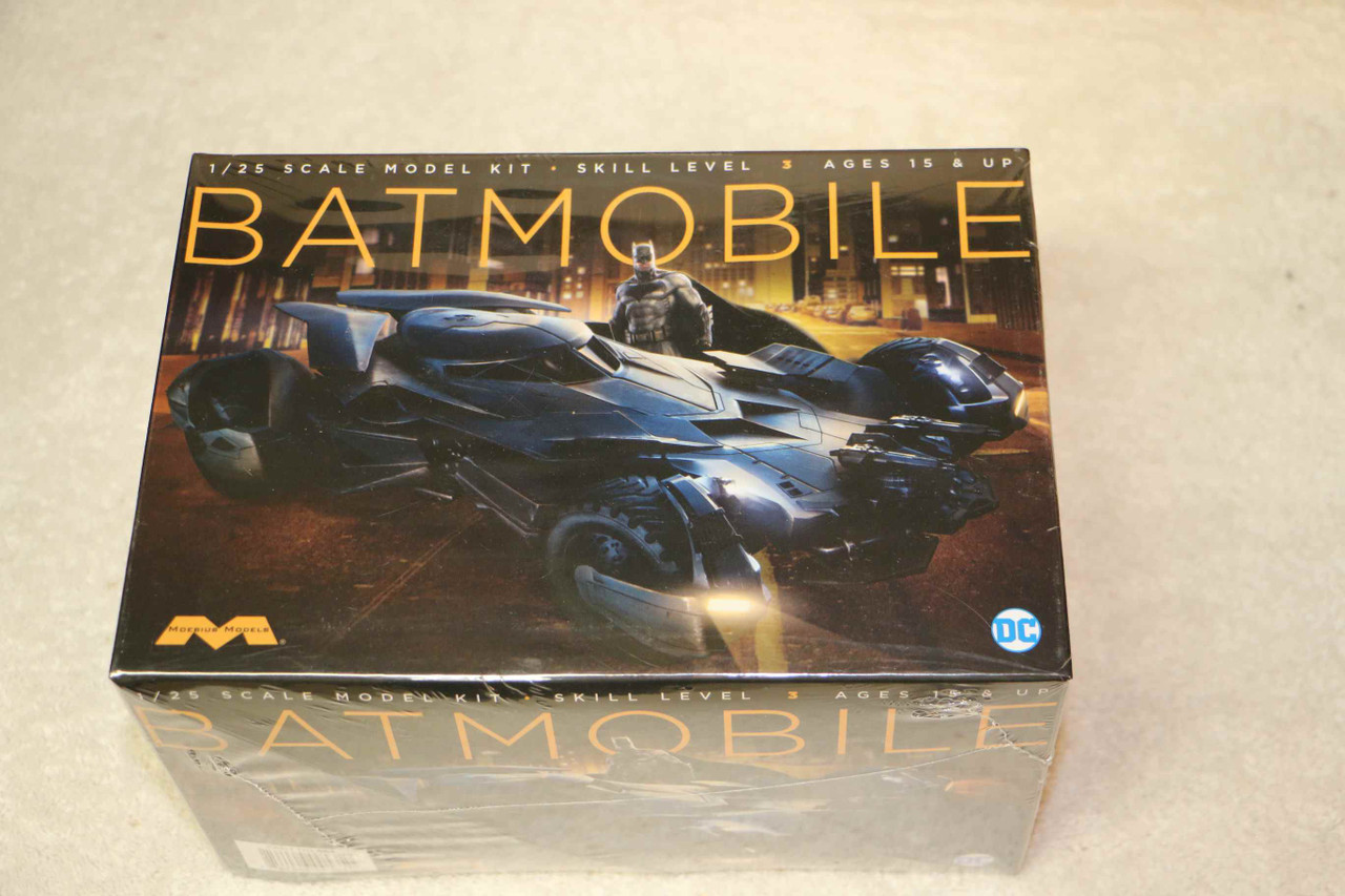 MOE964 - Moebius Models 1/25 Batmobile - Suicide Squad