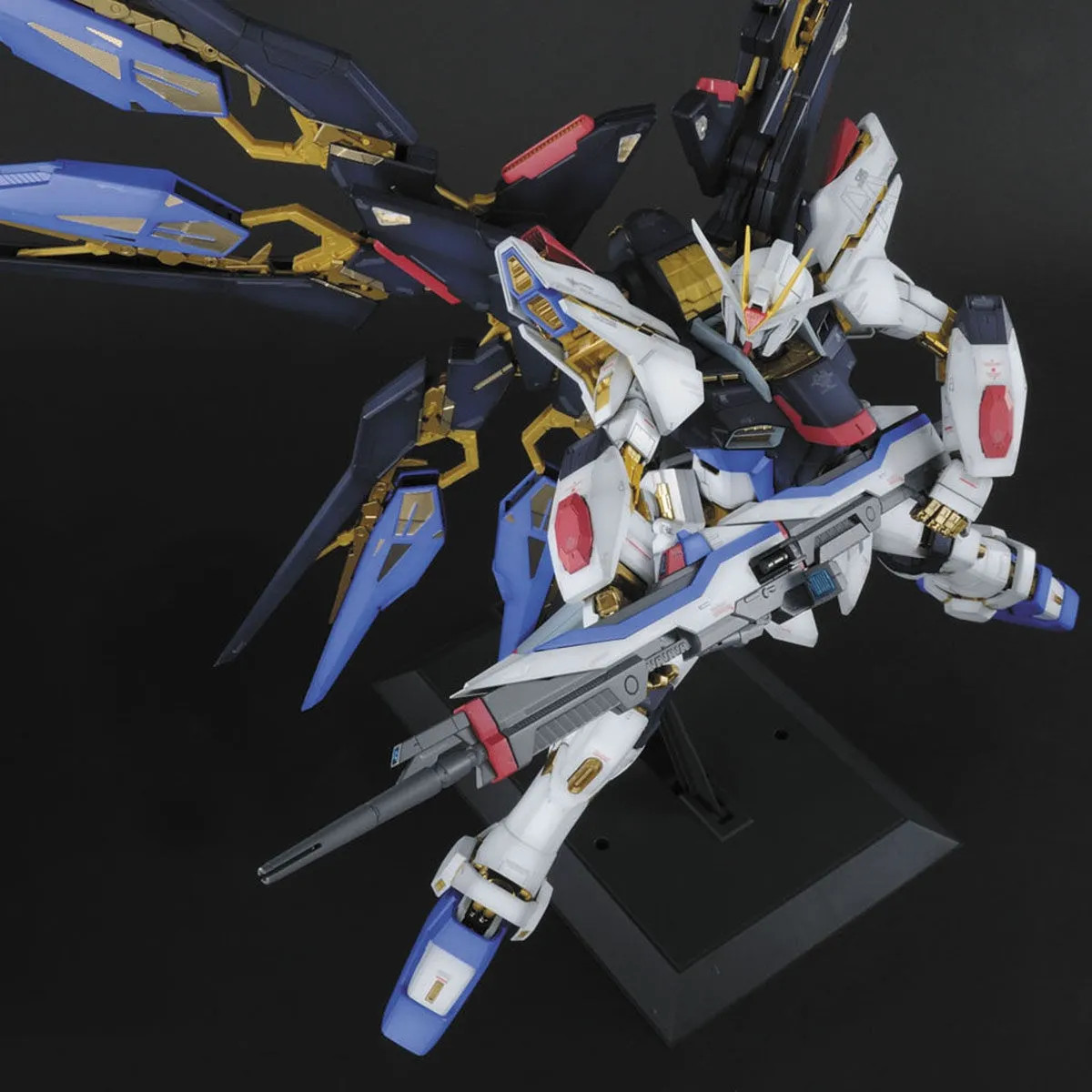 BAN5063056 - Bandai PG 1/60 Strike Freedom Gundam - Wheels & Wings