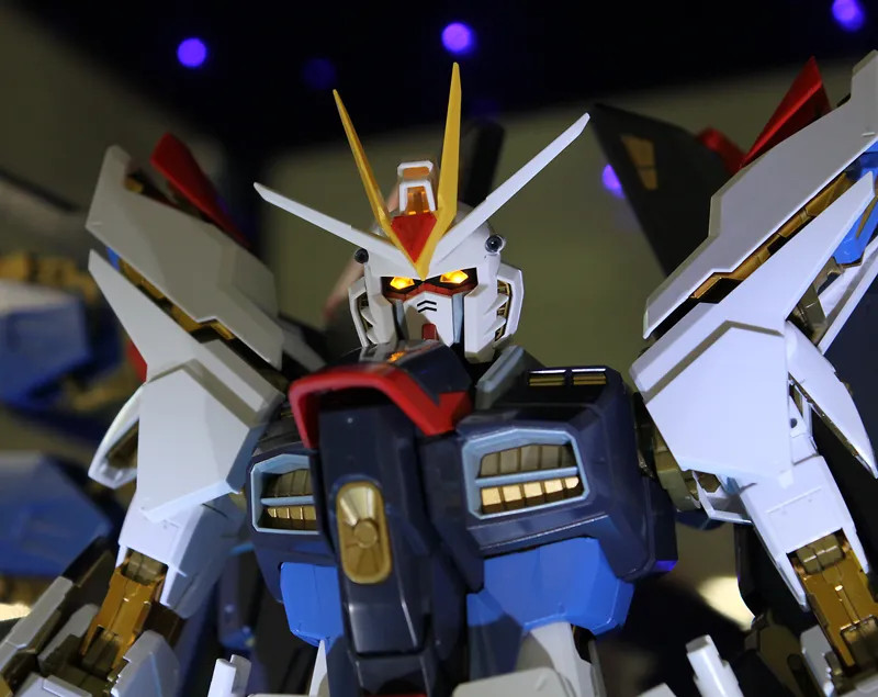 BAN5063056 - Bandai PG 1/60 Strike Freedom Gundam - Wheels & Wings