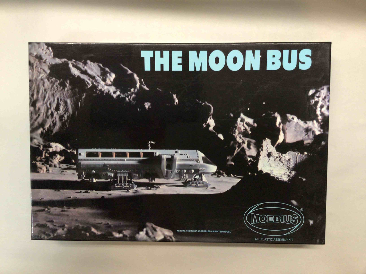 Moebius 1/55 2001: A Space Odyssey Moon Bus MOE2001-1 Preowned
