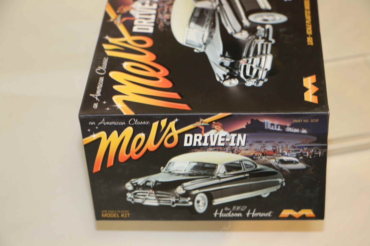 1953 Hudson Hornet Plastic Model Moebius Models 1/25 Scale Kit