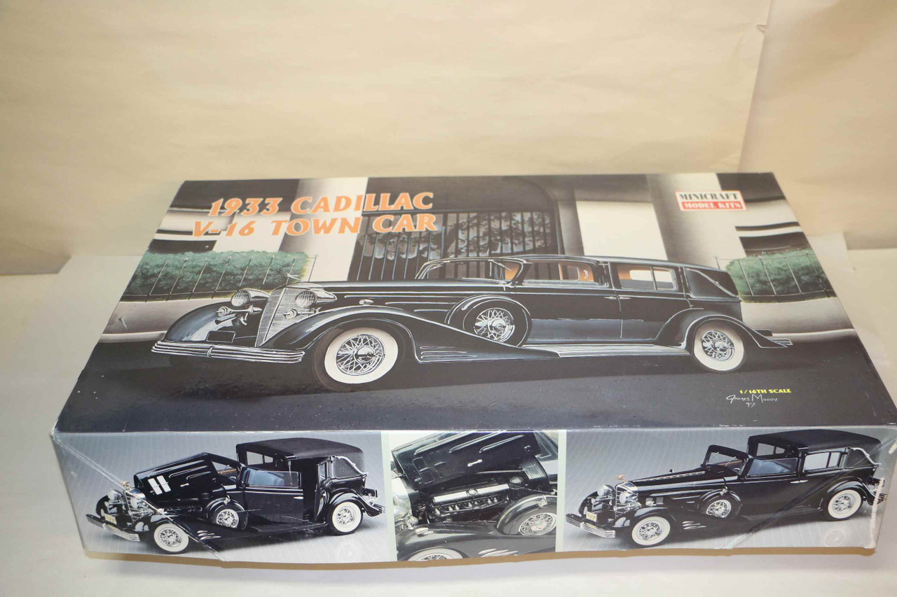 11208 - Minicraft - 1/16 1933 Cadillac V16 Town Car PREOWNED