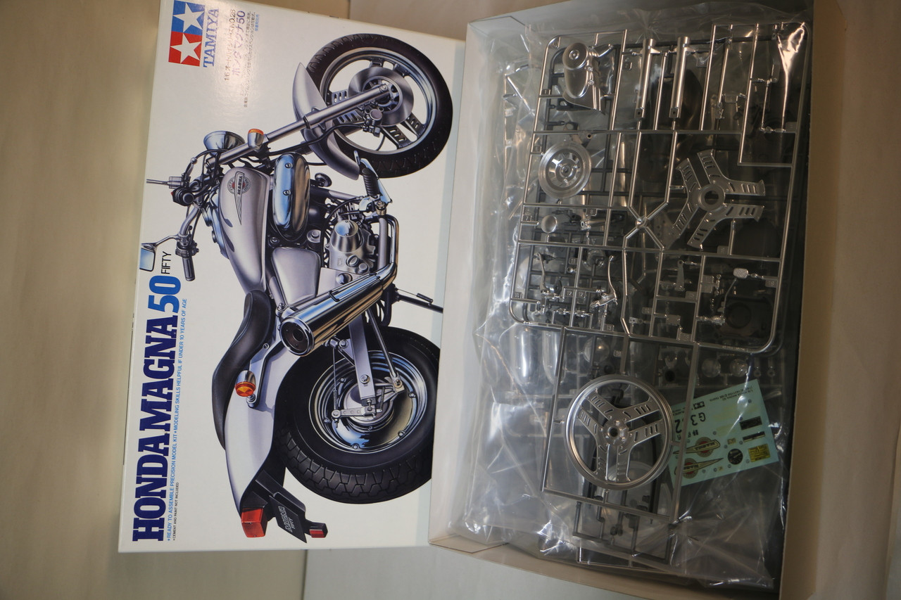 タミヤ 1/6 オートバイシリーズ No.28 ホンダ マグナ50 プラモデル 1
