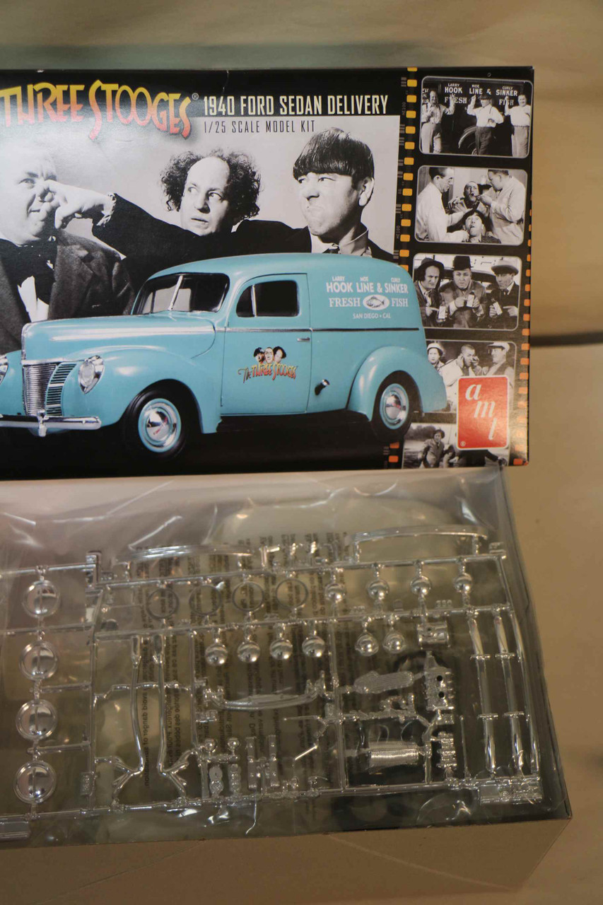 791 - AMT 1/25 3 Stooges '40 Ford SD (Discontinued) PREOWNED