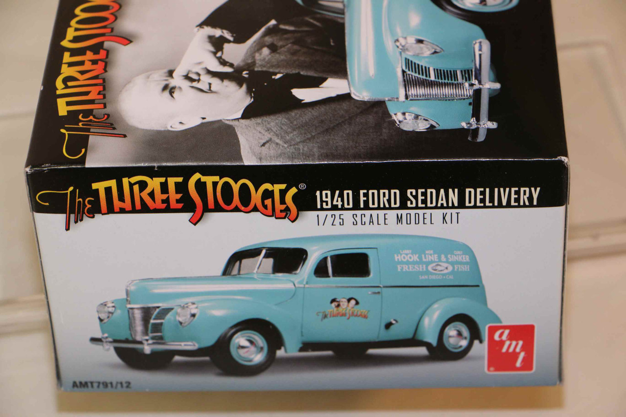 791 - AMT 1/25 3 Stooges '40 Ford SD (Discontinued) PREOWNED