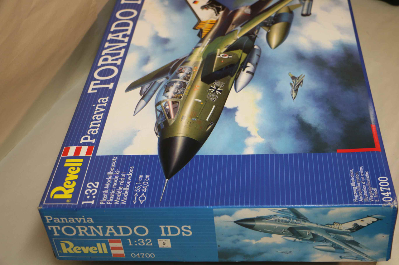04700 - Revell 1/32 Panavia Tornado IDS PREOWNED
