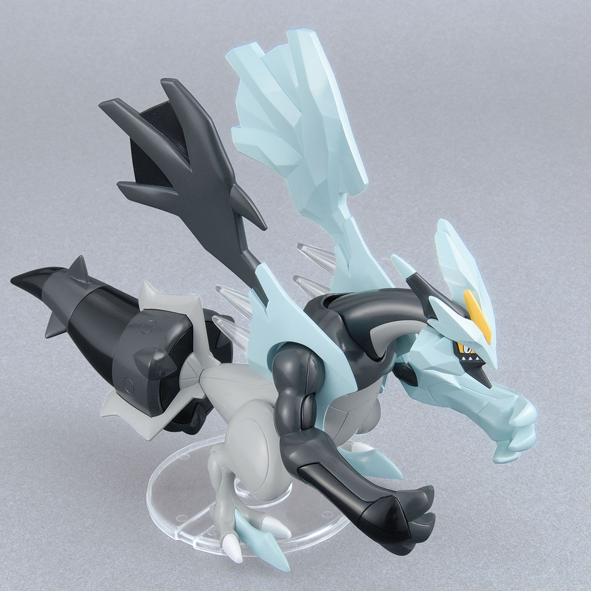BAN5066551 - Bandai Pokemon Model Kit Black Kyurem - Wheels