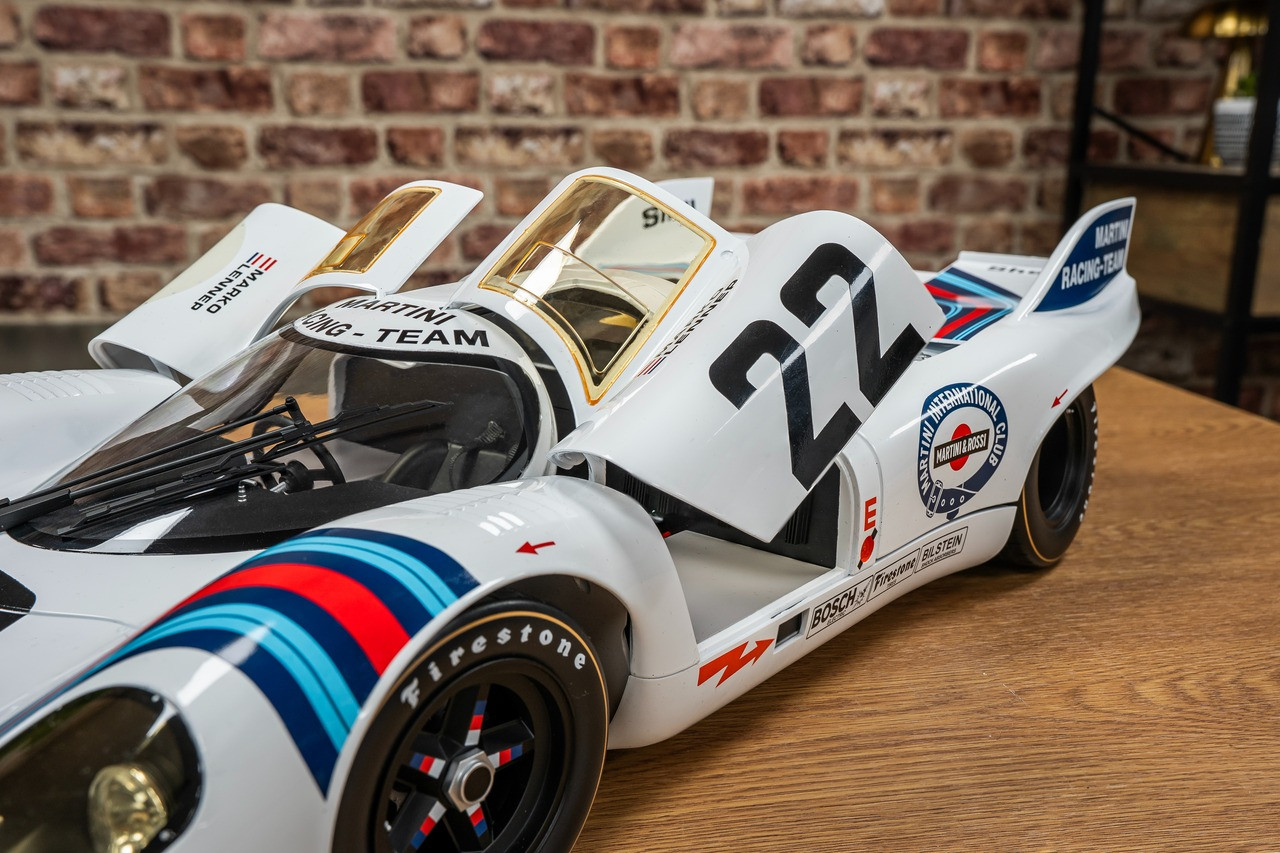 POCHK122 - Pocher 1/8 HK117 Porsche 917k - Martini Edition