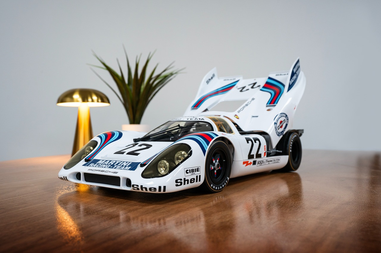 POCHK122 - Pocher 1/8 HK117 Porsche 917k - Martini Edition