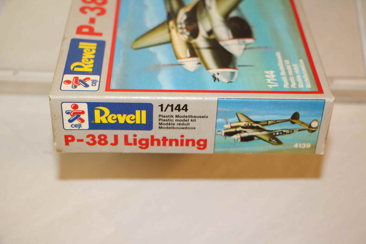 4139 - Revell 1/144 P-38 J Lightning WWHP