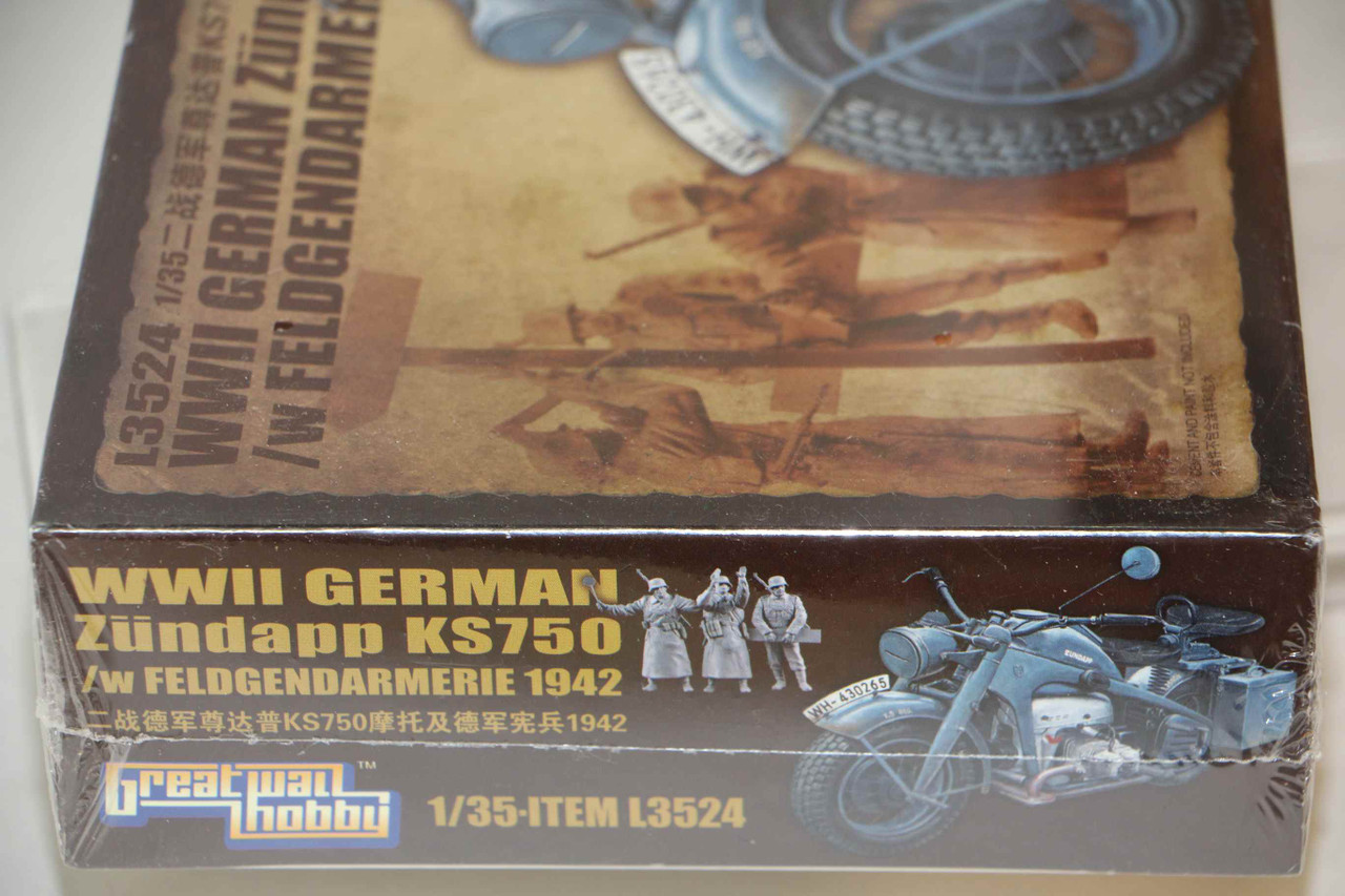 L3524 - Great Wall Hobby 1/35 WWII German Motorcycle Zündapp KS750