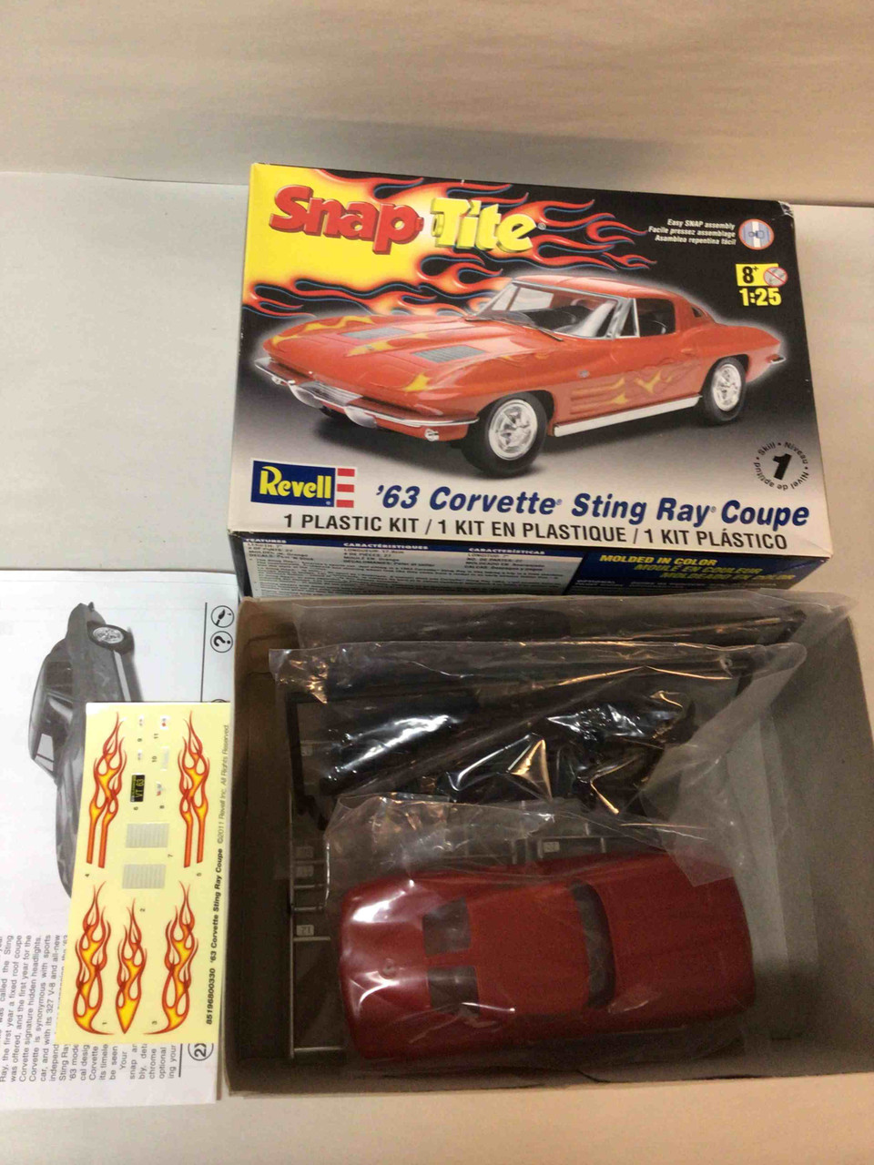 Revell 1/25 '63 Corvette Sting Ray Coupe SnapTite RMX85-1968
