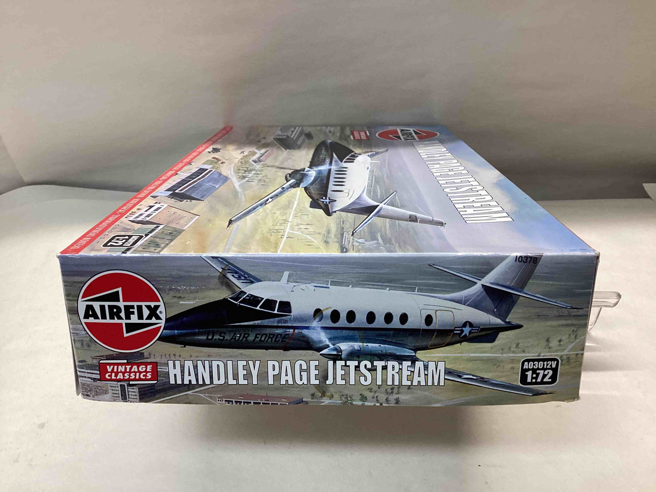 A03012V - Airfix 1/72 Handley Page Jetstream Vintage Classics