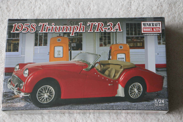 MIN11243 - Minicraft - 1/24 1958 Triumph TR-3A