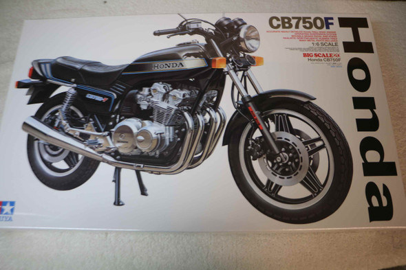 16028 Tamiya 1/6 Honda Magna 50 PREOWNED
