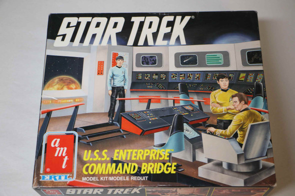 AMT6007 - AMT Star Trek U.S.S. Enterprise Bridge