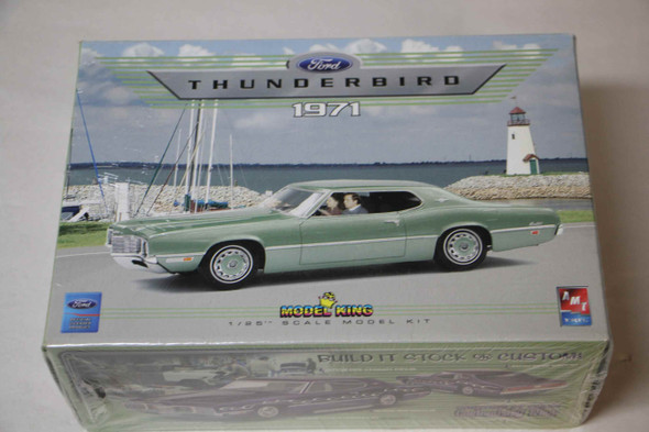 AMT21777 - AMT 1/25 1971 Ford Thunderbird