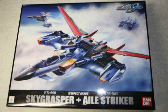 BAN0134101 - Bandai 1/60 PG Skygrasper + Aile Striker