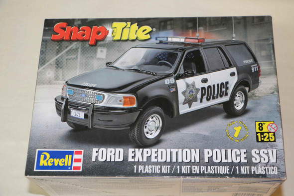 RMX85-1972 - Revell 1/25 Ford Expedition Police SSV