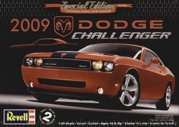 RMX4220 - Revell 1/25 2009 Dodge Challenger SRT8