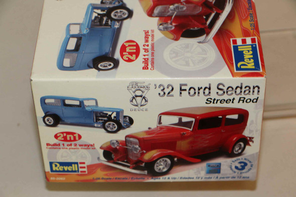 RMX85-2062 - Revell 1/25 1932 Ford Sedan Street Rod (Discontinued)